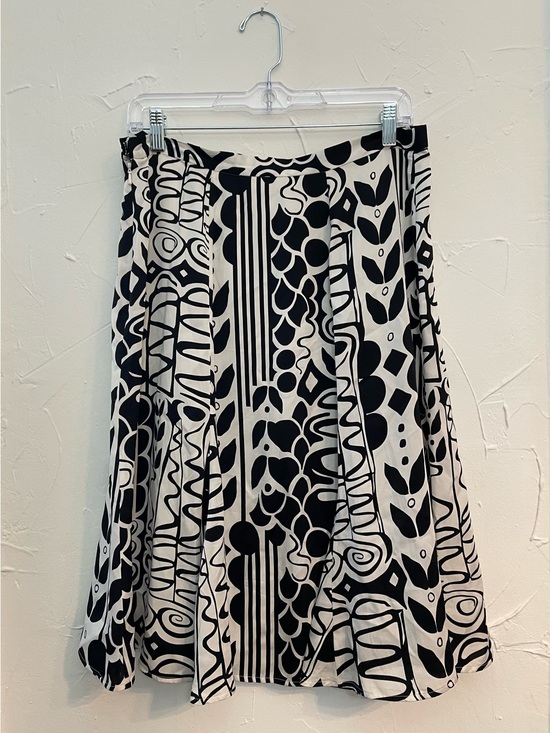 Valerie Stevens Dresses & Skirts - 100% Silk Valerie Stevens Black & White Geometric Abstract Godet Panel Skirt